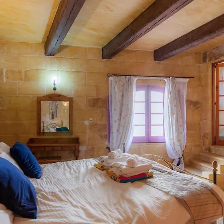 Gozitan Farmhouse With Pool - Pp 1 - Happy