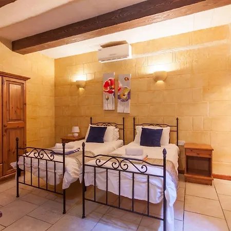 Gozitan Farmhouse With Pool - Pp 1 - Happy *