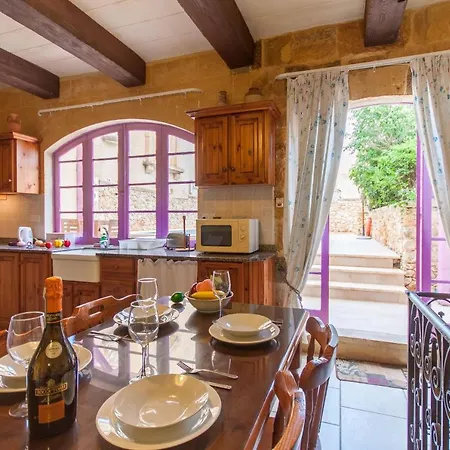 Gozitan Farmhouse With Pool - Pp 1 - Happy Il-Wilga